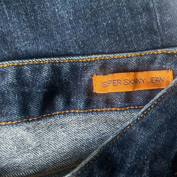 ⚜️HP⚜️ Tory Burch Dark Wash Super Skinny Jeans - Picture 4 of 4